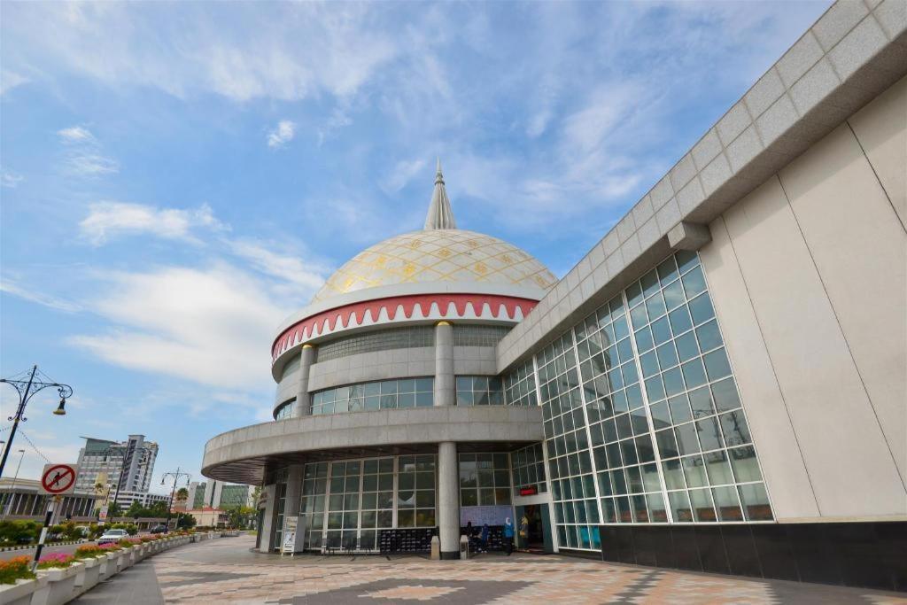 The Centrepoint Hotel Bandar Seri Begawan Luaran gambar