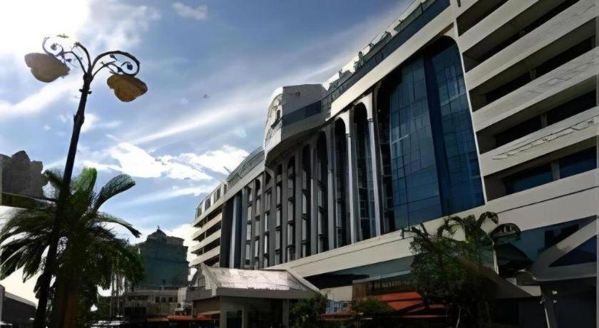 The Centrepoint Hotel Bandar Seri Begawan Luaran gambar