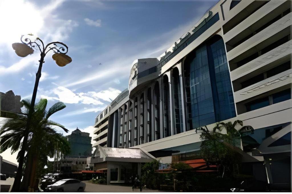 The Centrepoint Hotel Bandar Seri Begawan Luaran gambar